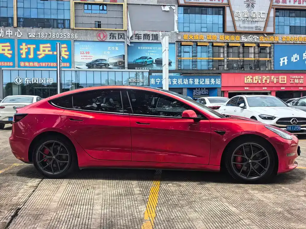 Tesla Model 3 — фото 10