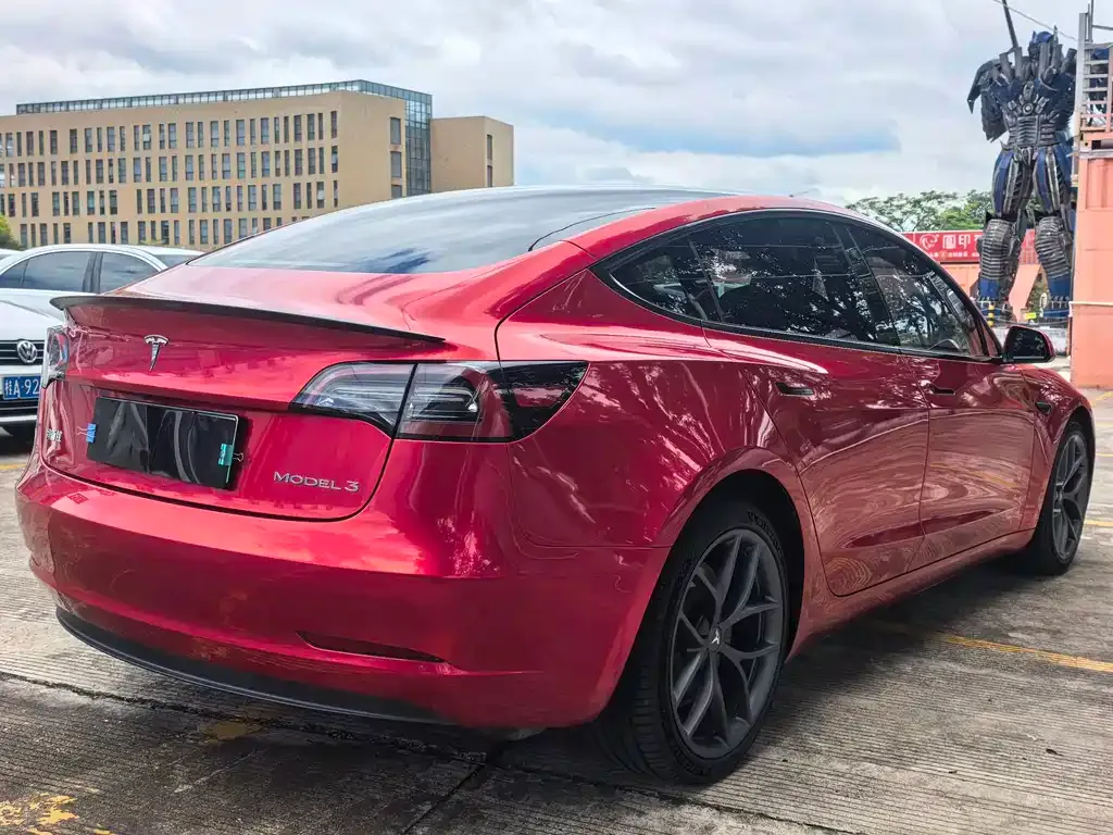 Tesla Model 3 — фото 4