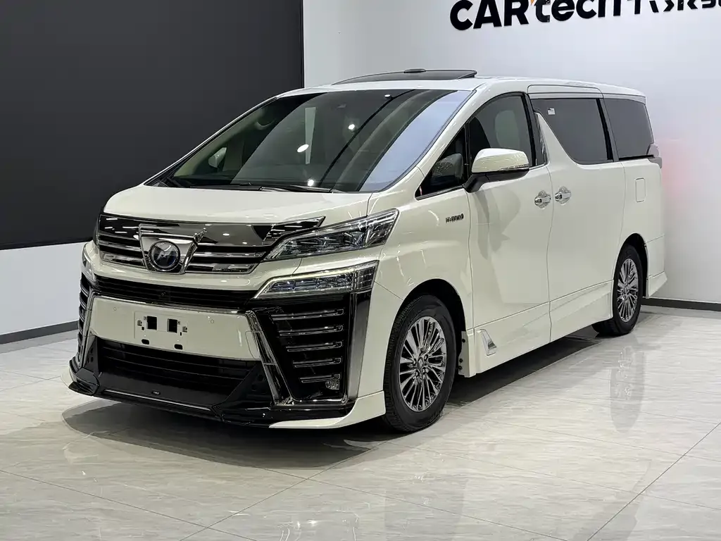 Toyota Alphard — фото 1