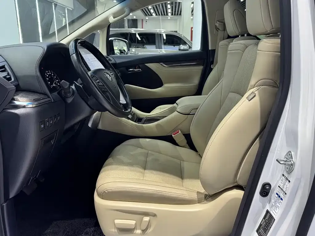 Toyota Alphard — фото 6