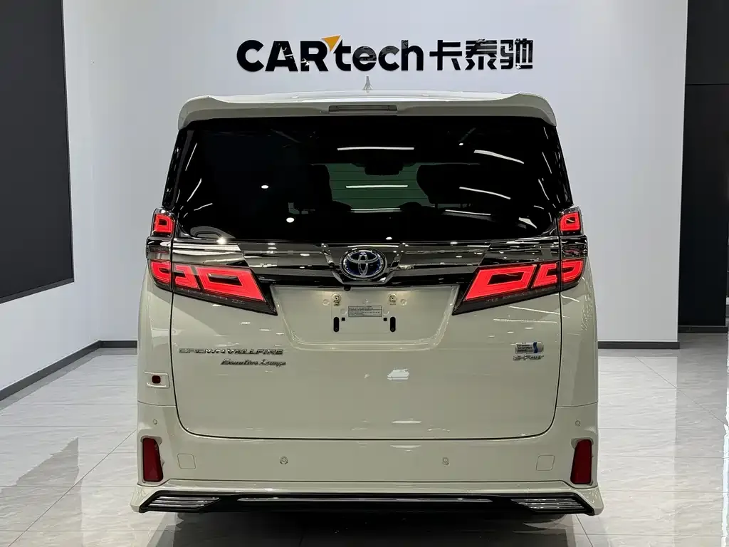 Toyota Alphard — фото 2