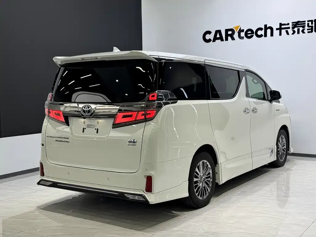 Toyota Alphard — фото 7