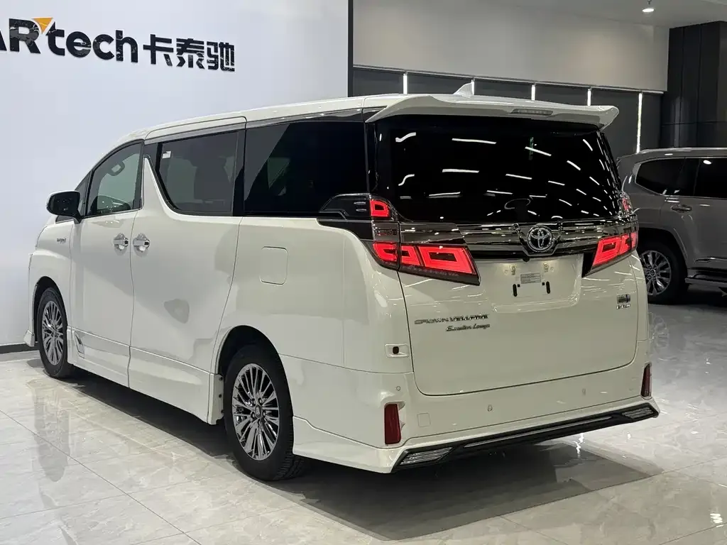Toyota Alphard — фото 8