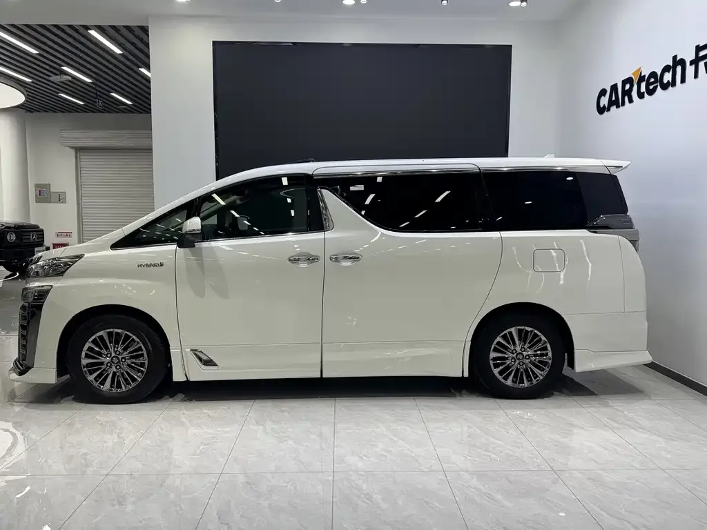 Toyota Alphard — фото 3