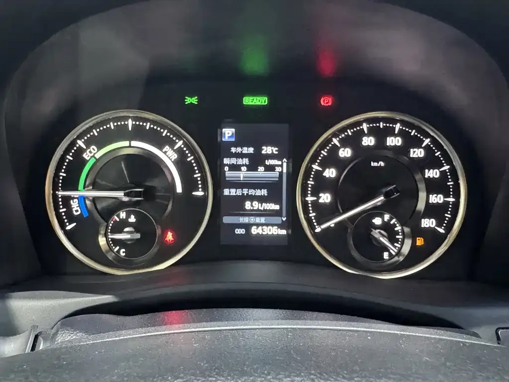 Toyota Alphard — фото 10