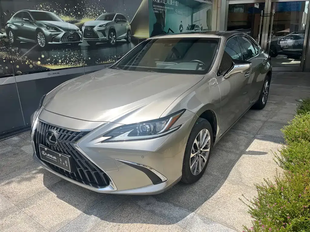 Lexus ES — фото 1