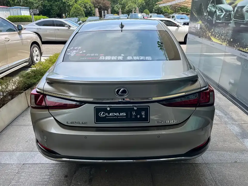 Lexus ES — фото 10