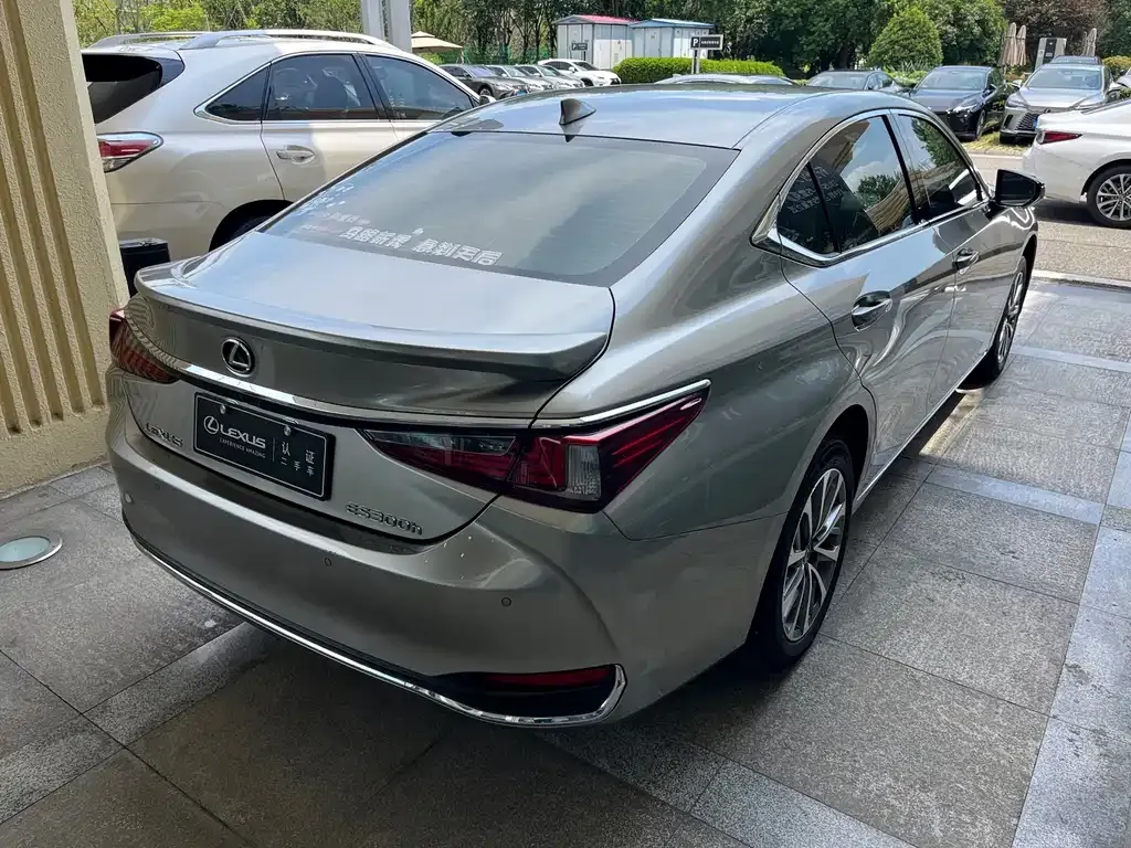 Lexus ES — фото 3