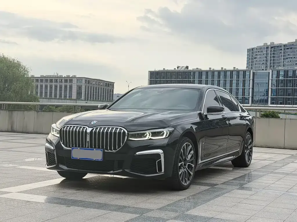 BMW 7 Series — фото 1