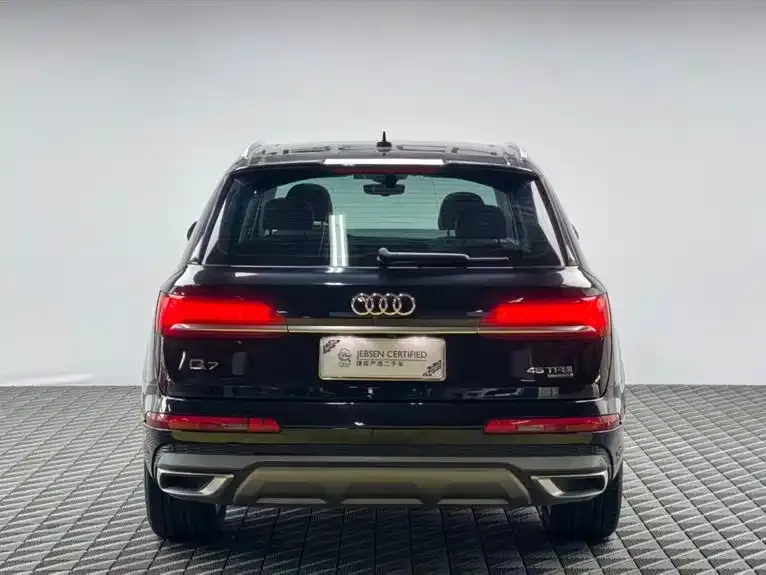 Audi Q7 — фото 10