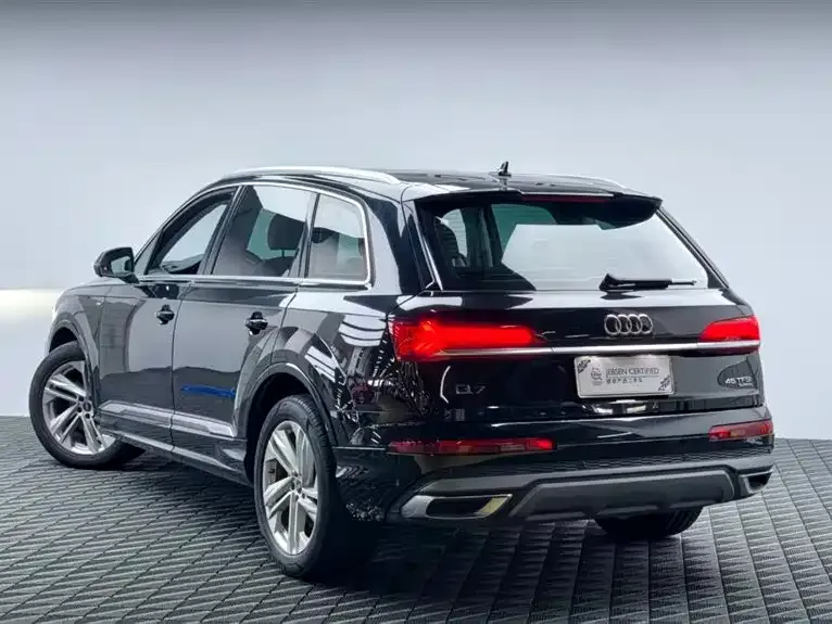 Audi Q7 — фото 9