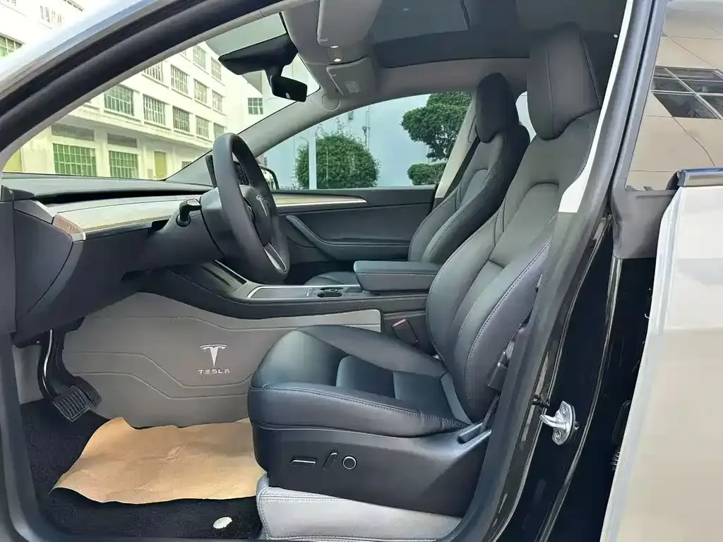 Tesla Model Y — фото 8