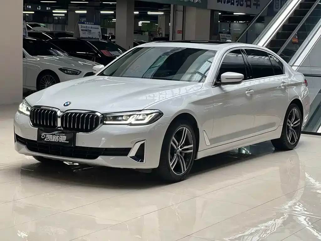 BMW 5 Series — фото 1