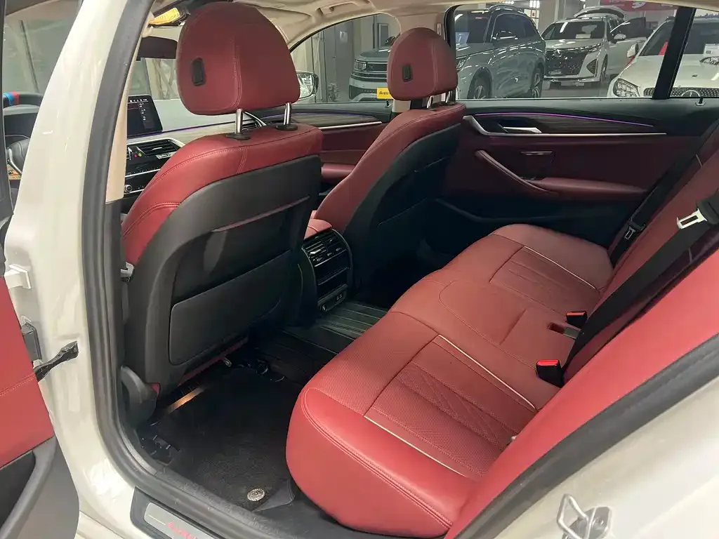 BMW 5 Series — фото 10