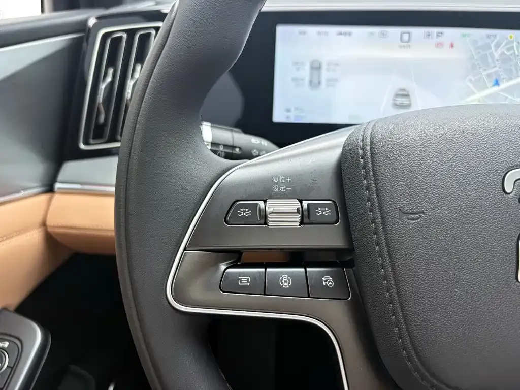 BYD L DM-i — фото 10