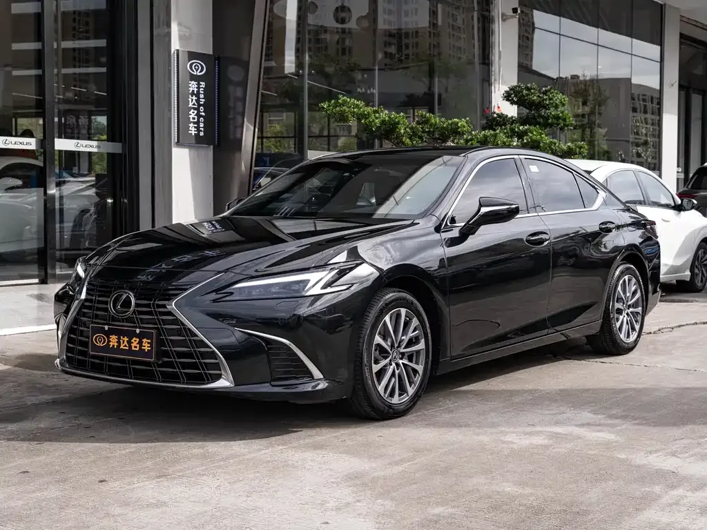 Lexus ES — фото 1