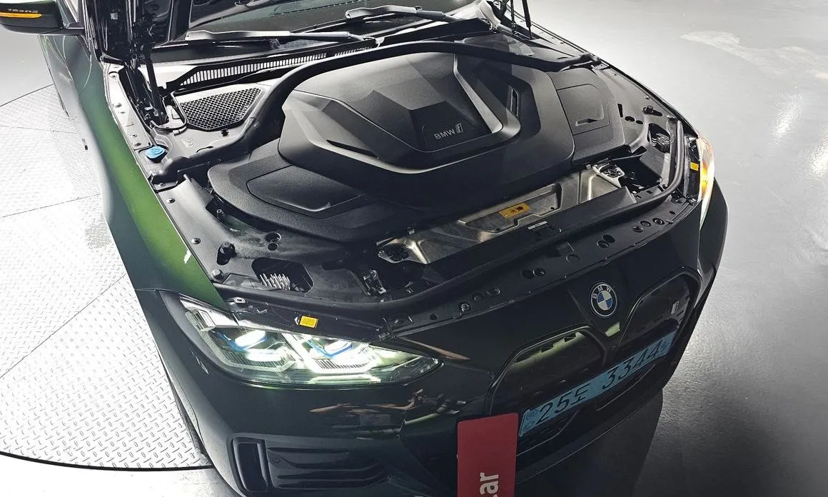 BMW i4 — фото 8