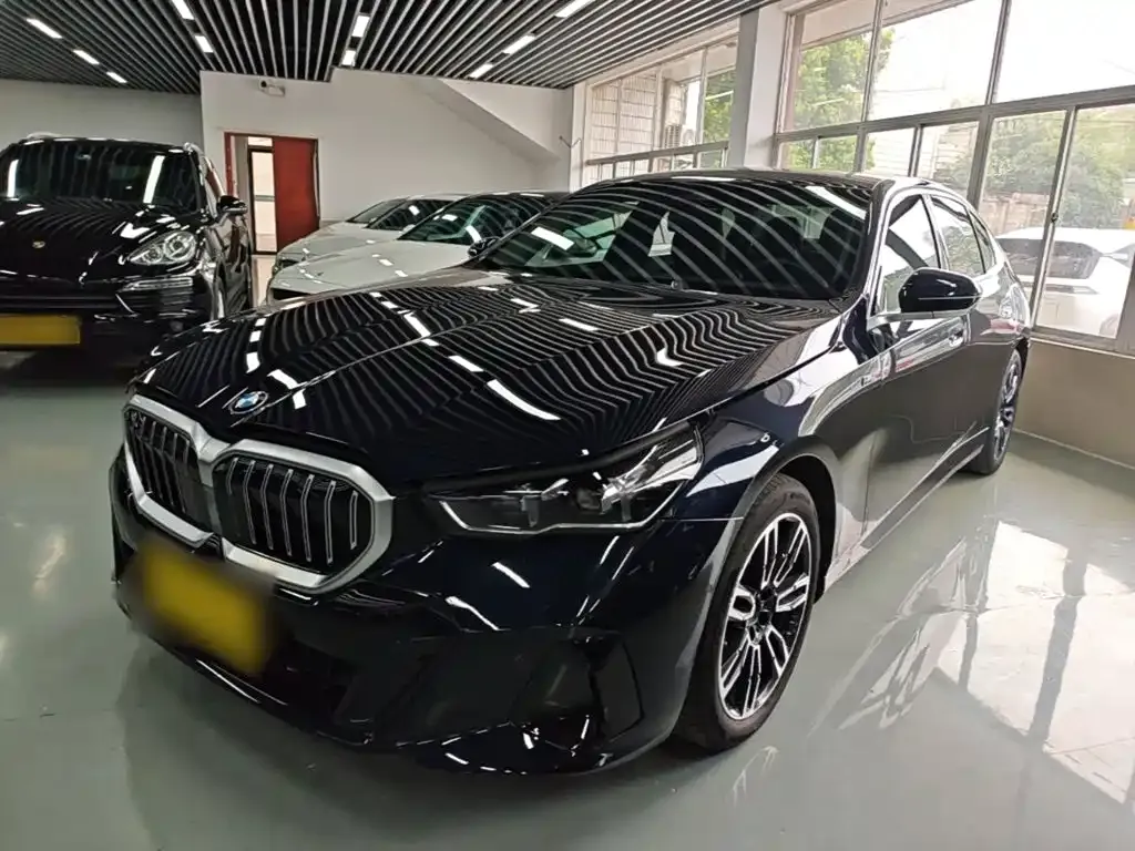 BMW 5 Series — фото 1