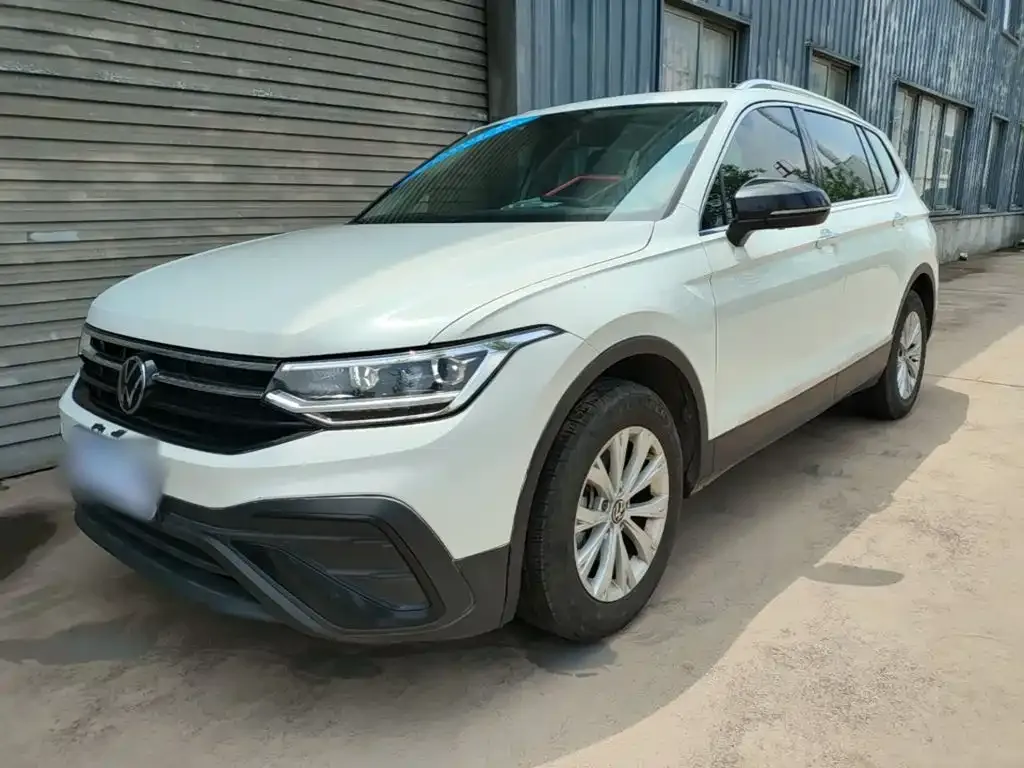 Volkswagen Tiguan L — фото 1