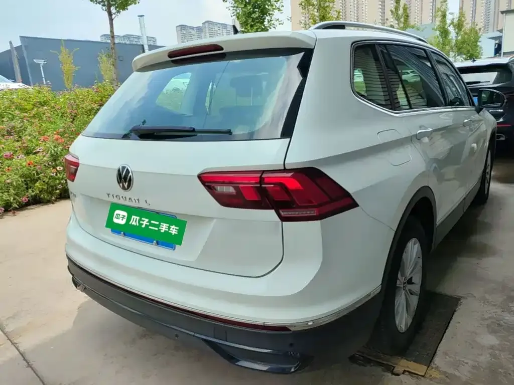 Volkswagen Tiguan L — фото 3