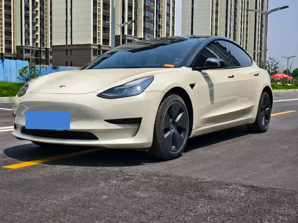 Tesla Model 3 — фото 1