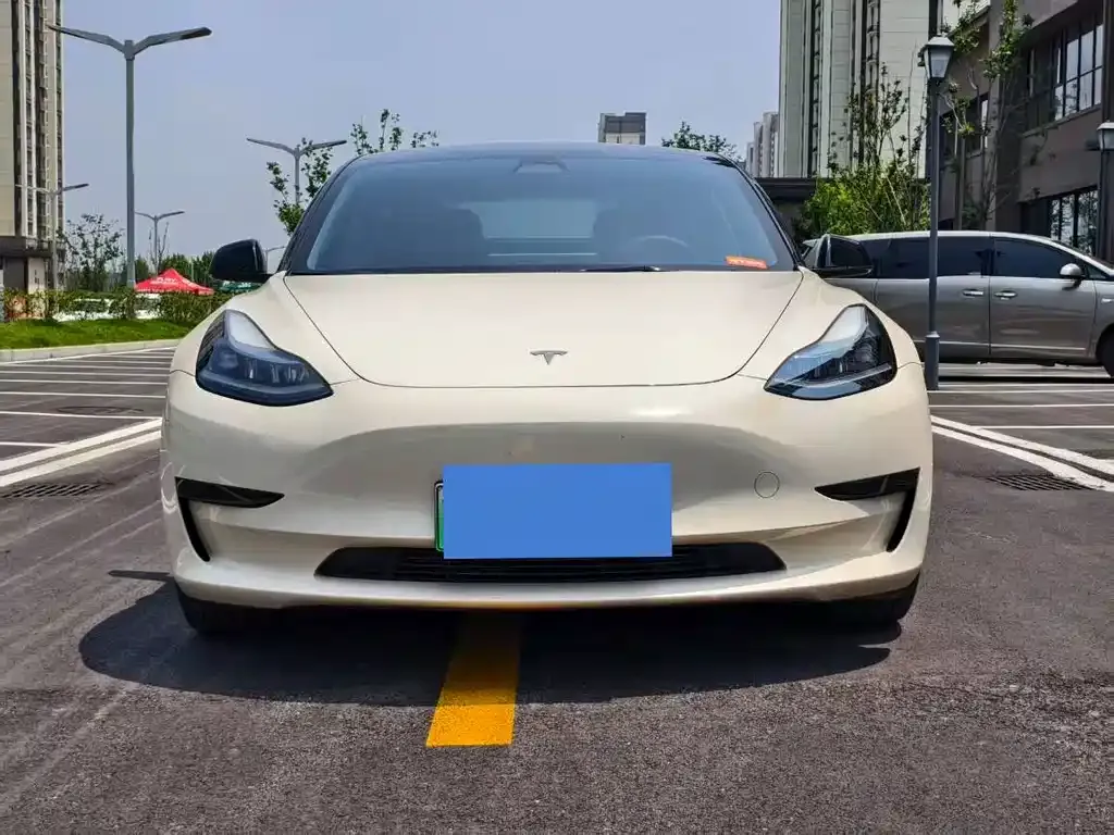 Tesla Model 3 — фото 9