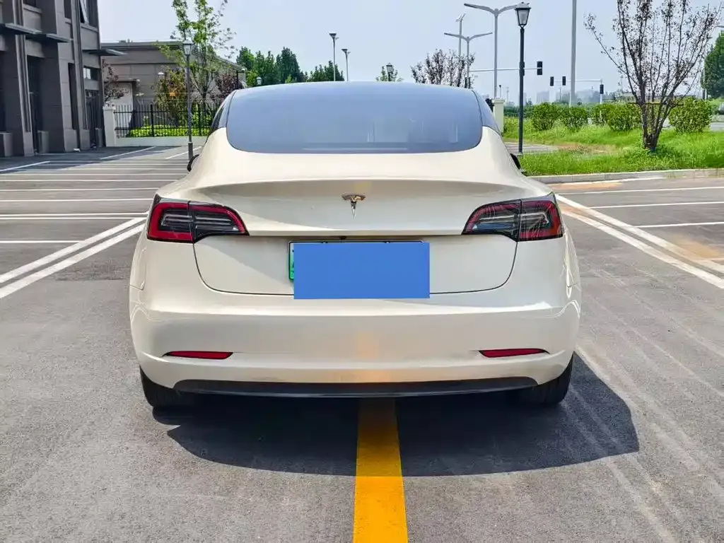 Tesla Model 3 — фото 8