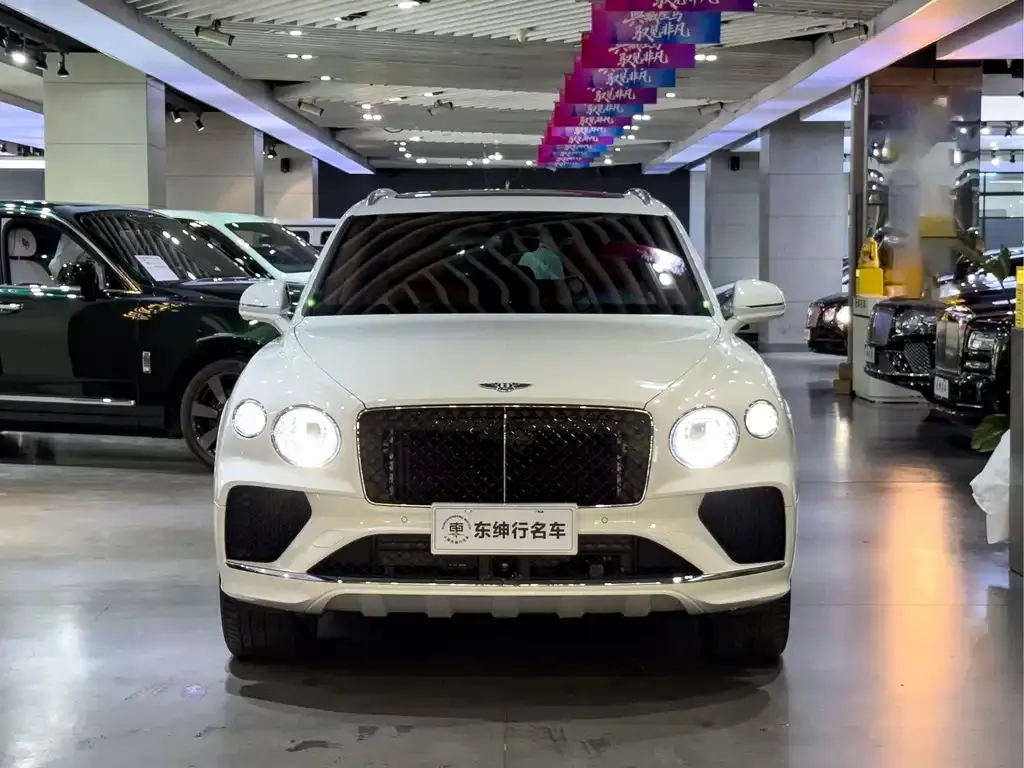Bentley Bentayga — фото 10