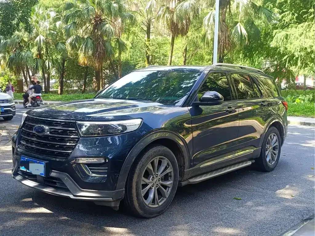 Ford Explorer — фото 1