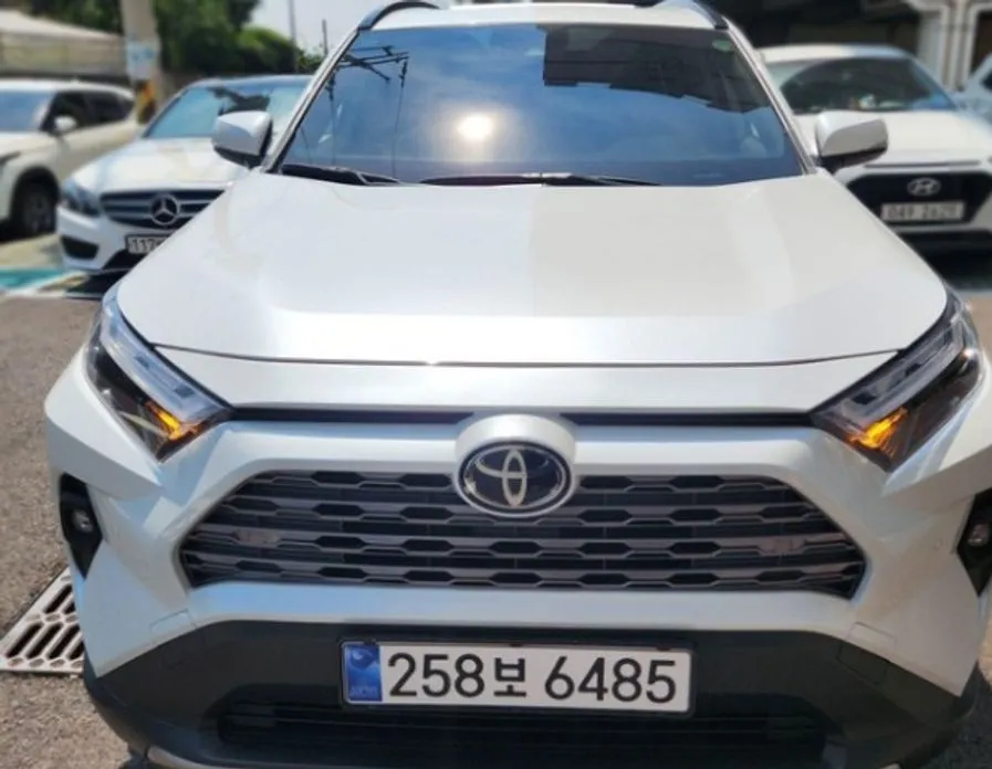 Toyota RAV4 — фото 1