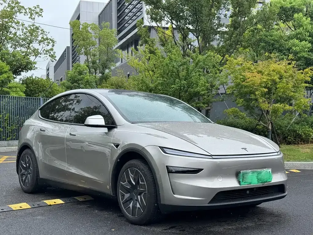 Tesla Model Y L — фото 7