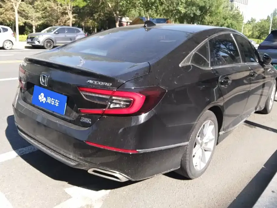 Honda Accord — фото 10