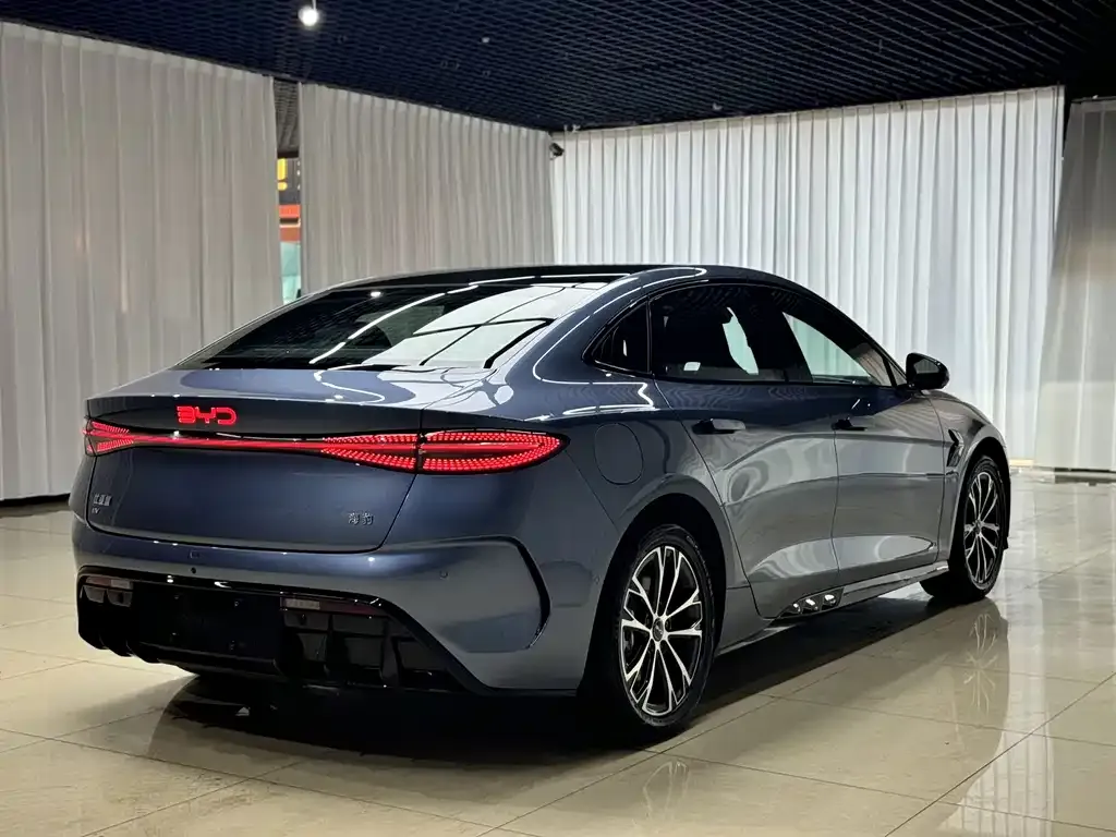 BYD Seal — фото 8