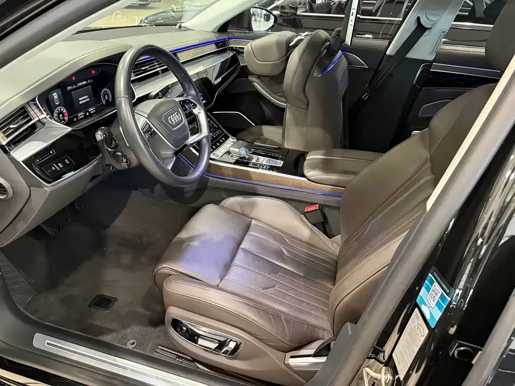 Audi A8 — фото 8