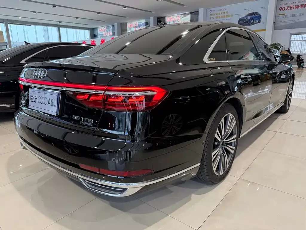 Audi A8 — фото 6