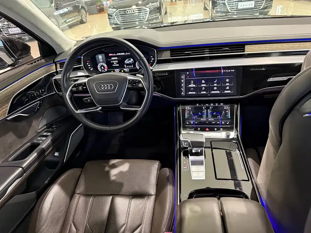 Audi A8 — фото 7