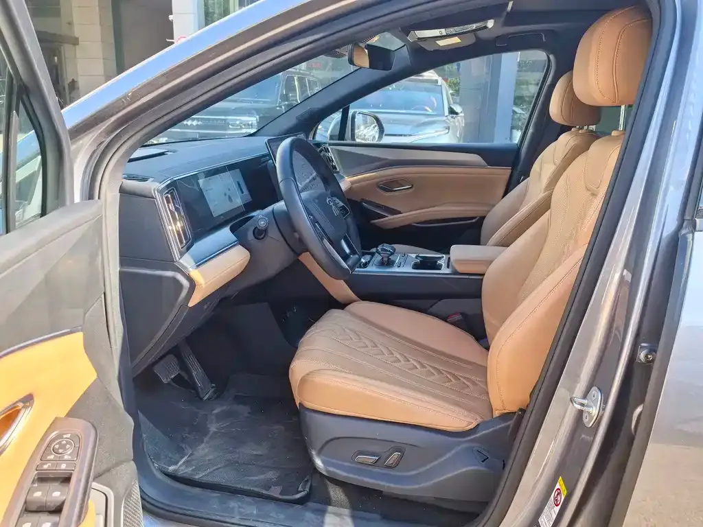 BYD L DM-i — фото 3