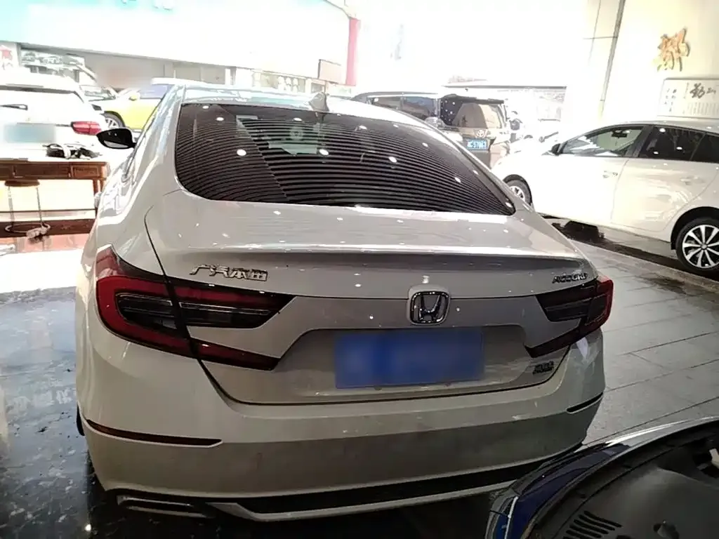Honda Accord — фото 10