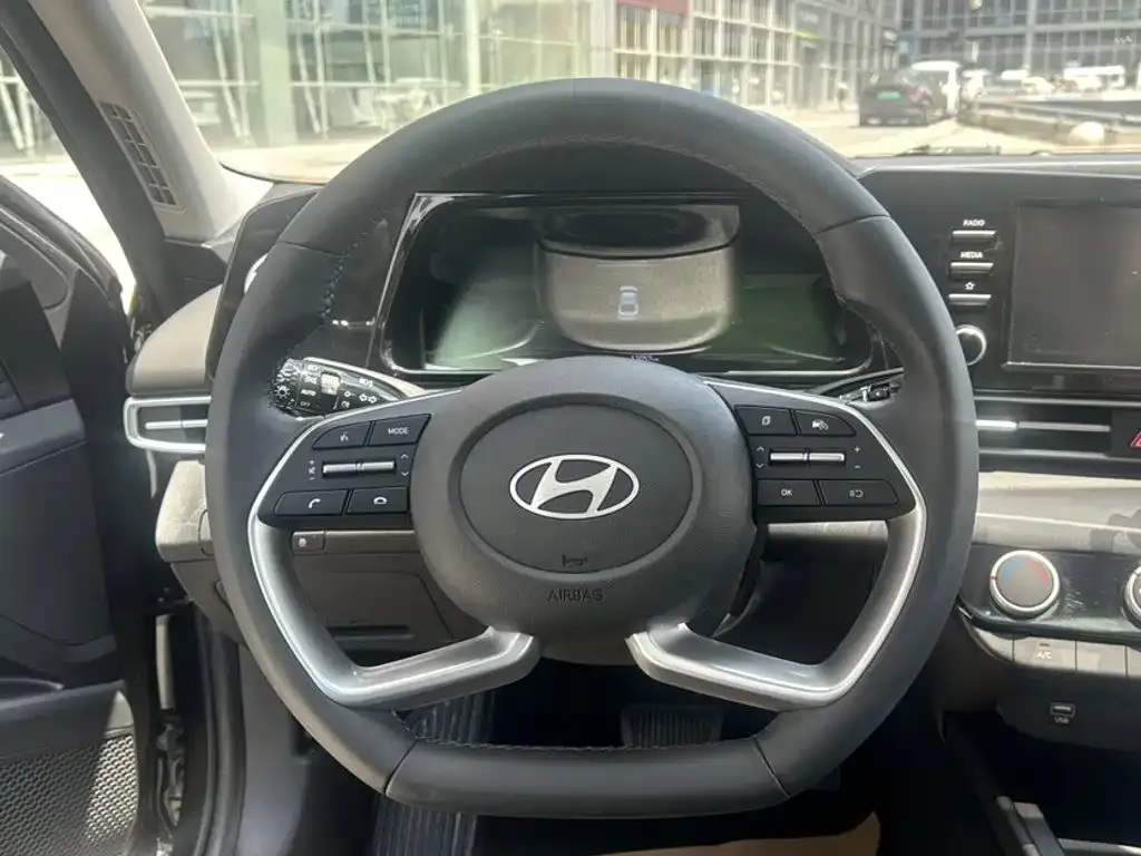 Hyundai Elantra — фото 6