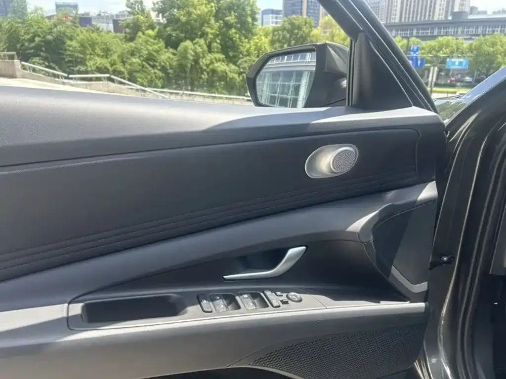 Hyundai Elantra — фото 4