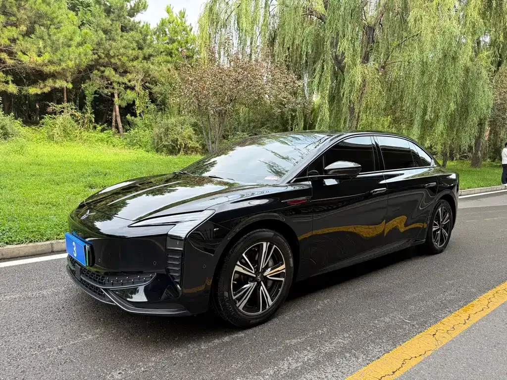 Hongqi EH7 — фото 1
