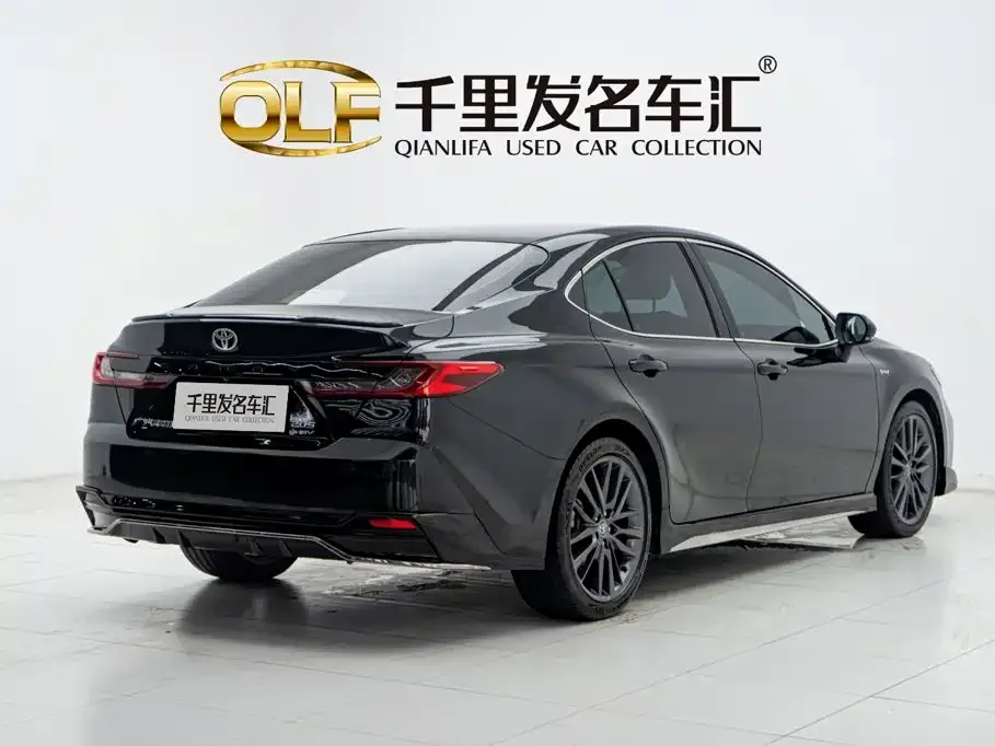 Toyota Camry — фото 5