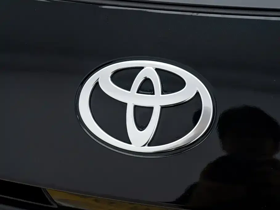 Toyota Camry — фото 4