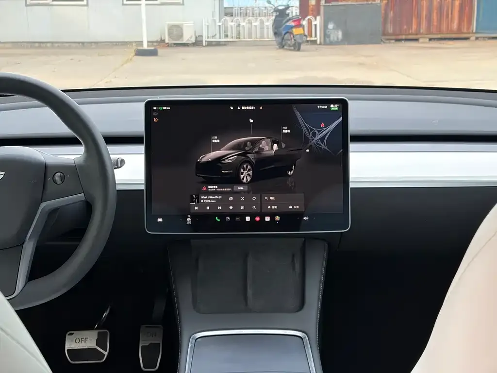 Tesla Model Y — фото 3