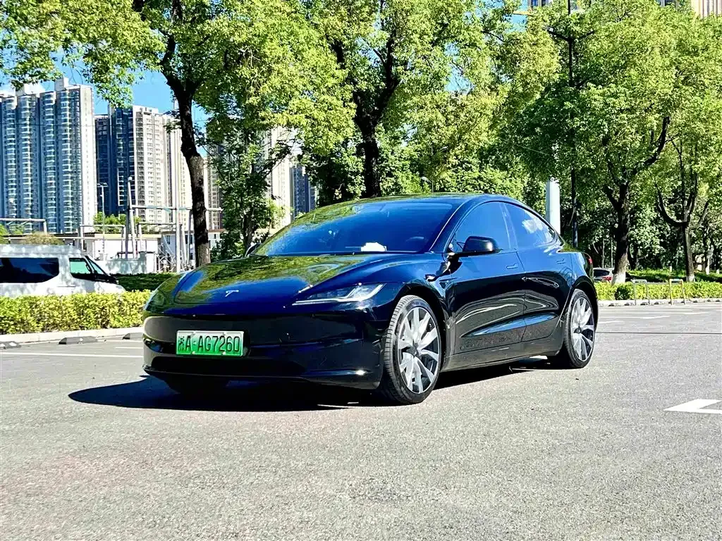 Tesla Model 3 — фото 1