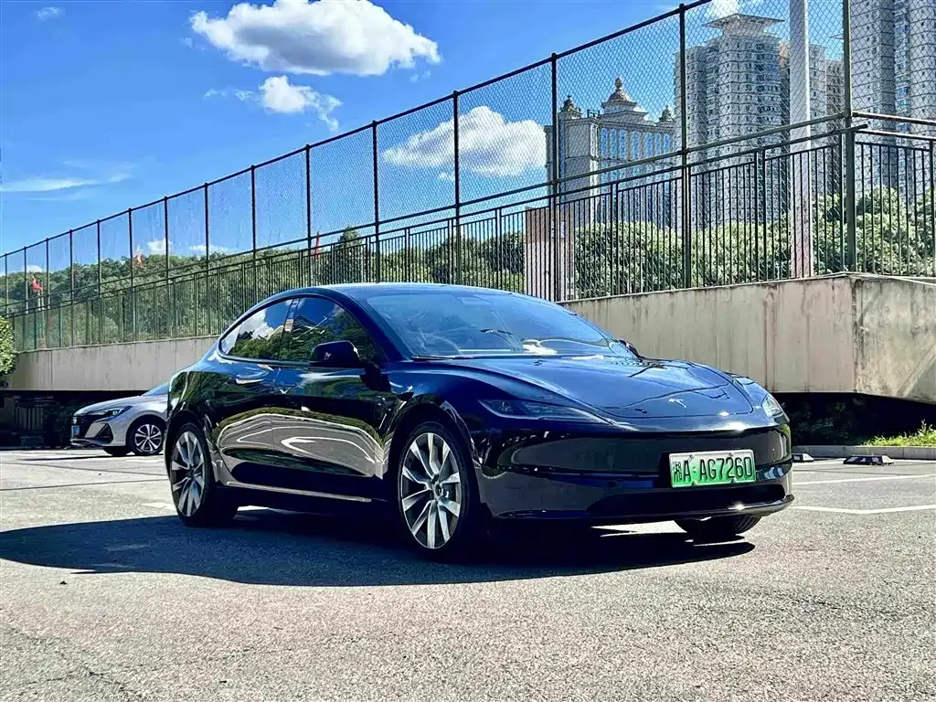 Tesla Model 3 — фото 9