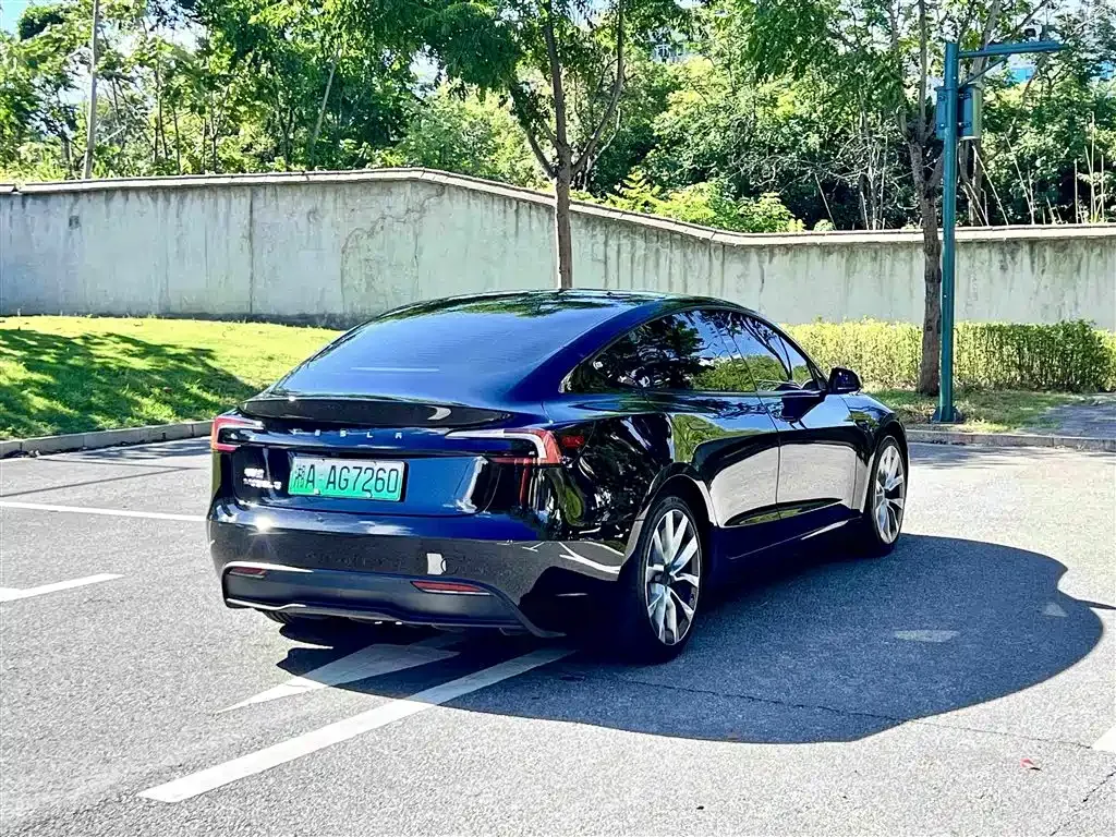 Tesla Model 3 — фото 10