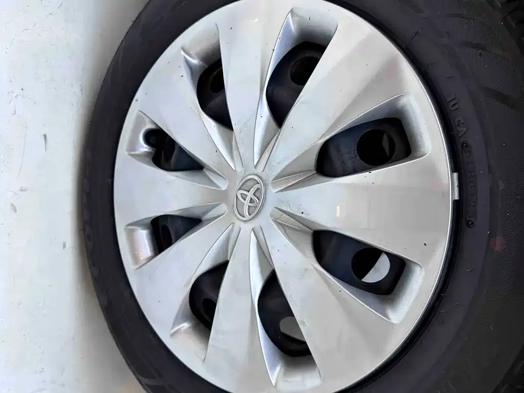 Toyota Yaris L — фото 3