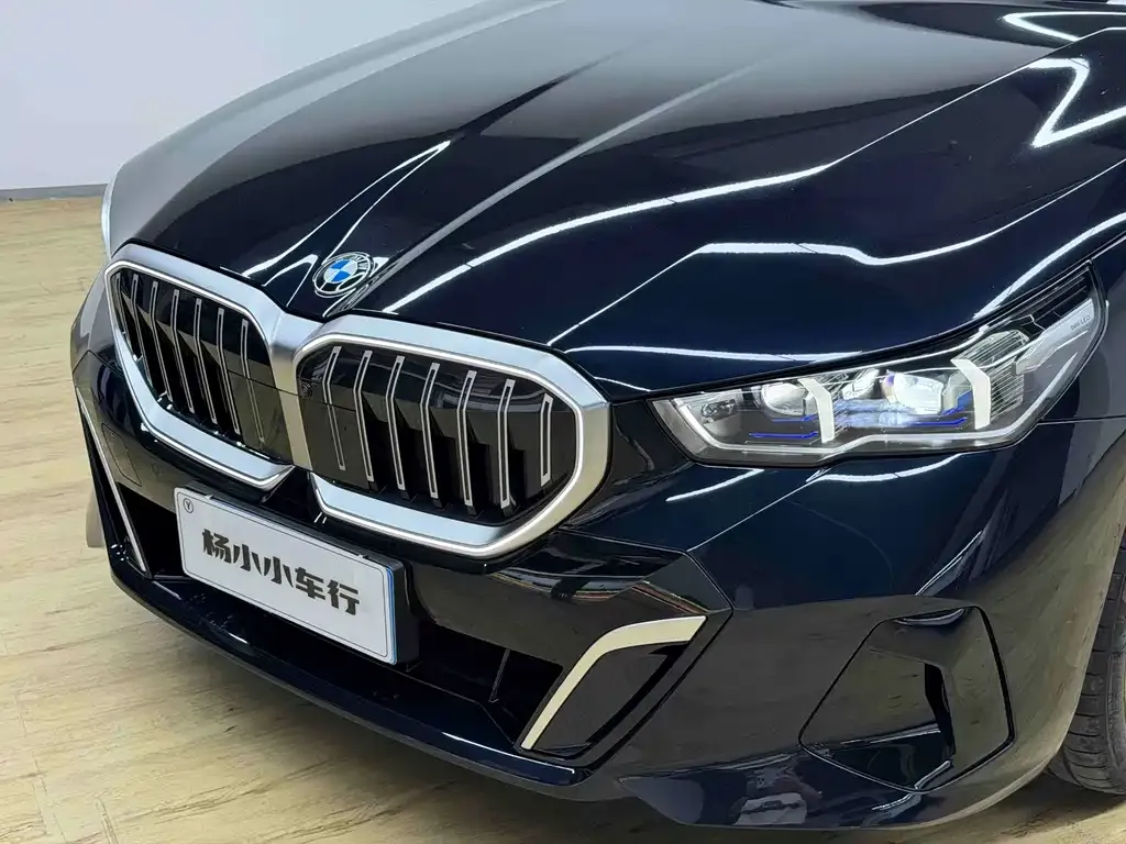BMW 5 Series — фото 2