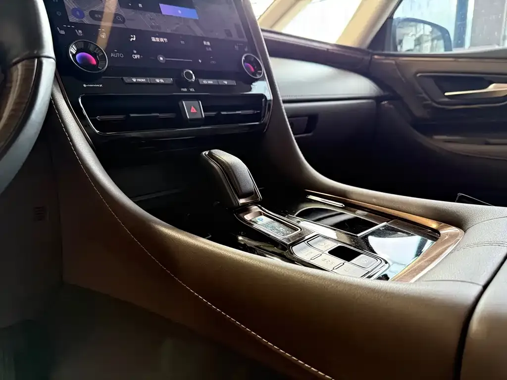 Toyota Vellfire — фото 6